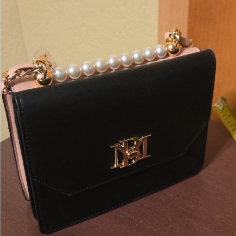 Badgley Mischka Black and Pink Pearl-Handle Crossbody Bag